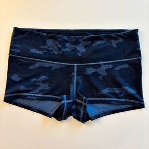 Navy Camo lululemon athletica Boogie Short | size 10